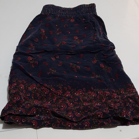 Skirt - Picture 2 of 3